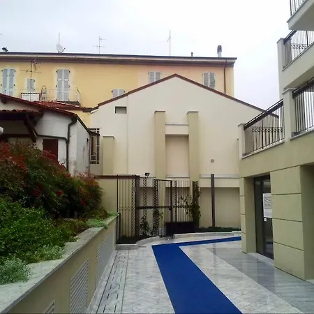 Nel Centro Di Dei Marmi Apartament
