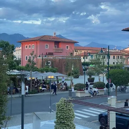 Nel Centro Di Dei Marmi Apartament *