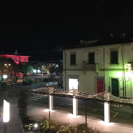 Nel Centro Di Dei Marmi