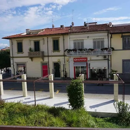 Nel Centro Di Dei Marmi Forte dei Marmi