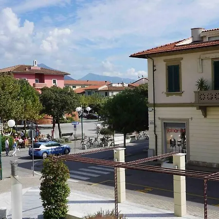 Nel Centro Di Dei Marmi * Forte dei Marmi