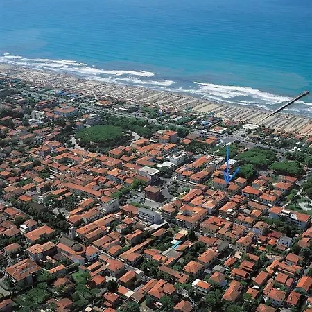Appartamento Nel Centro Di Dei Marmi *