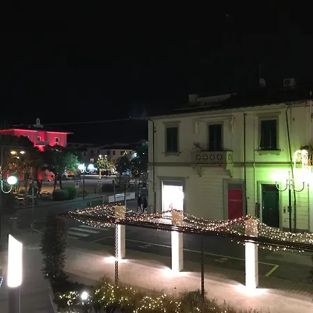 Nel Centro Di Dei Marmi *
