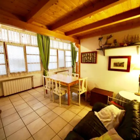 Apartament Nel Centro Di Dei Marmi