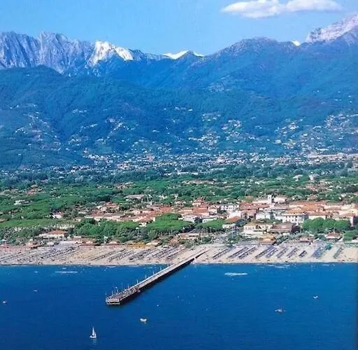 Nel Centro Di Dei Marmi *