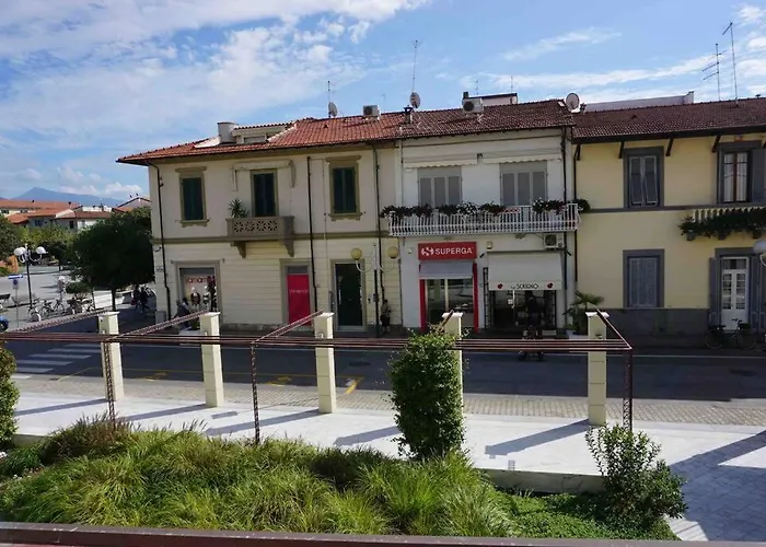 Nel Centro Di Dei Marmi Форте-деи-Марми