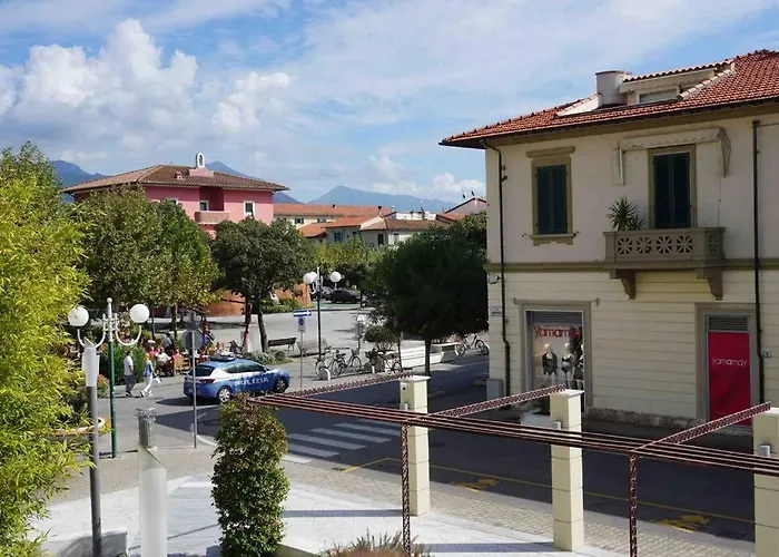Nel Centro Di Dei Marmi * Форте-деи-Марми