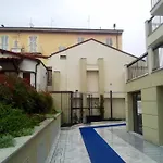 Nel Centro Di Dei Marmi Daire