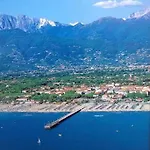 Nel Centro Di Dei Marmi *